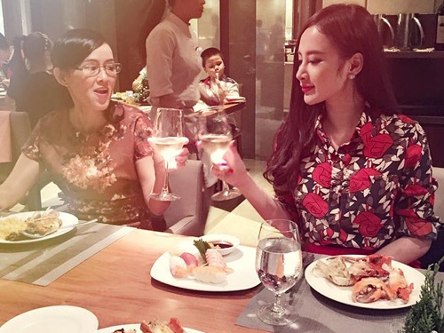 Angela Phuong Trinh tang xe hop 2 ty cho em gai 18 tuoi hinh anh