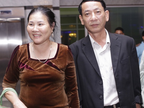 Me chong tang het so vang danh dum cho Thuy Tien hinh anh