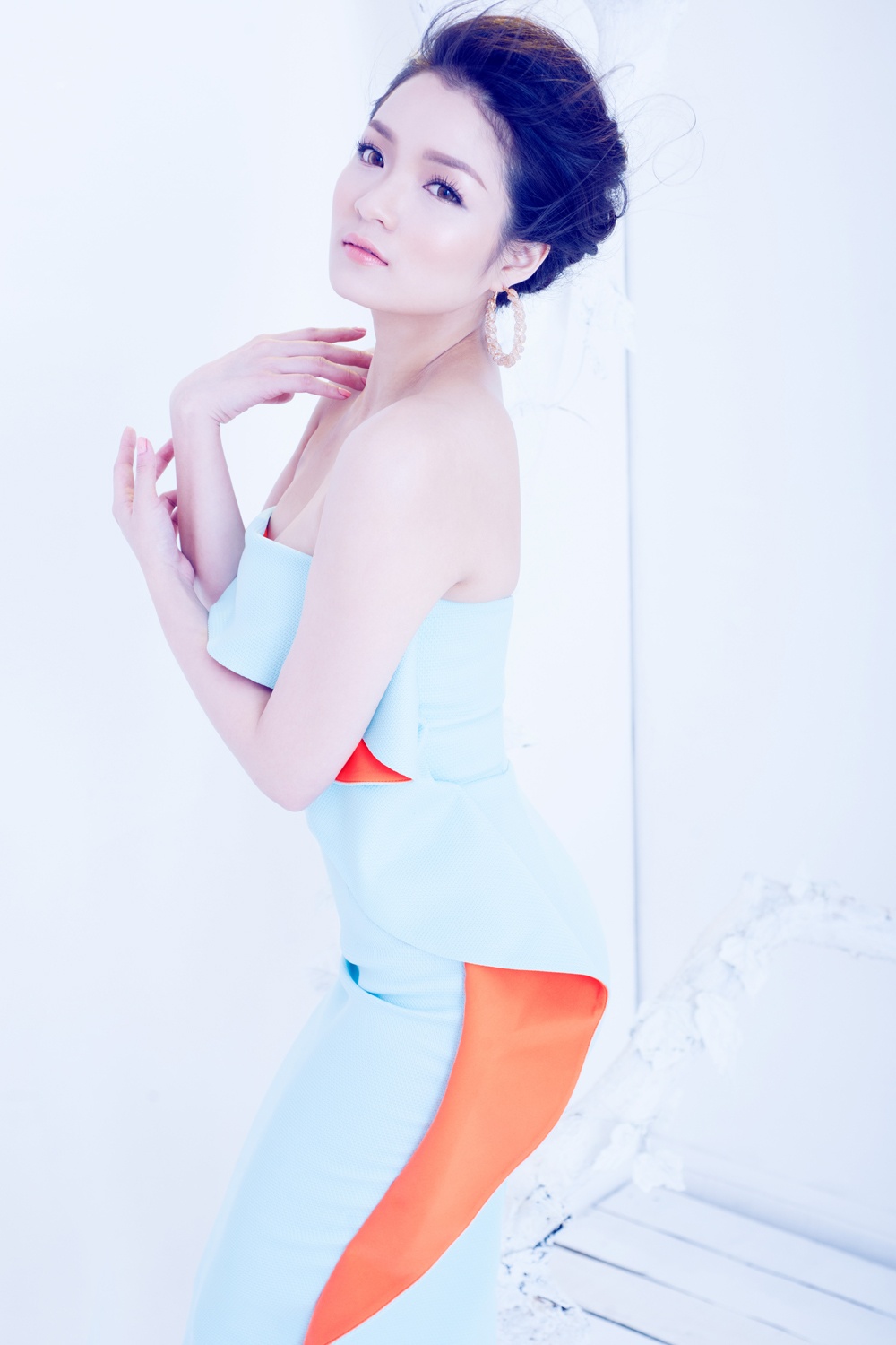 Sắp tới, người đẹp sinh năm 1989 sẽ tăng tốc hơn với các hoạt động nghệ thuật. Cô sẽ tham gia một chương trình truyền hình thực tế về âm nhạc. CBết điểm mạnh và điểm yếu của bản thân Thủy Top vẫn đang cố gắng luyện thanh và vũ đạo hàng ngày.