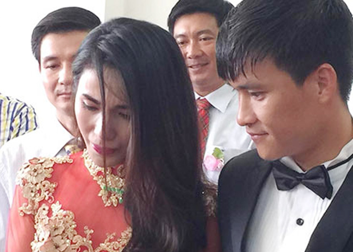 Thuy Tien khoc nuc no trong le ruoc dau hinh anh