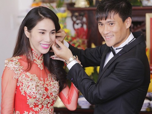 Thuy Tien – Cong Vinh cong khai tien mung ngay trong hon le hinh anh