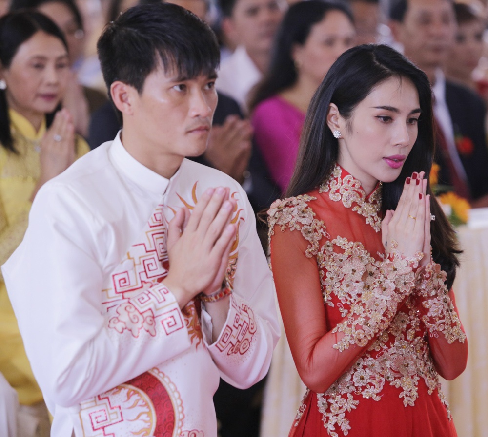 Thuy Tien - Cong Vinh the nguyen yeu thuong o le hang thuan hinh anh