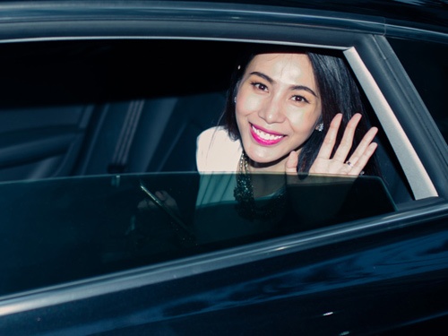 Thuy Tien tranh thu chay show truoc ngay cuoi o Nghe An hinh anh