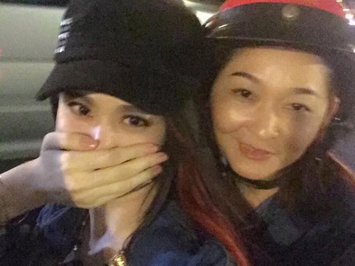 Sao Viet lam gi, di dau dem giao thua? hinh anh