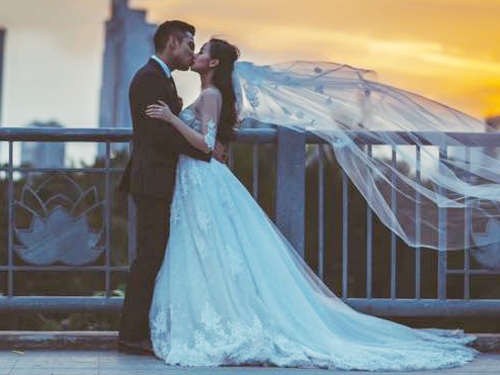 Tam Tit va chong thieu gia hon nhau say dam trong anh cuoi hinh anh