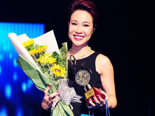 Uyen Linh thong tri dem chung ket Bai hat Viet 2014 hinh anh