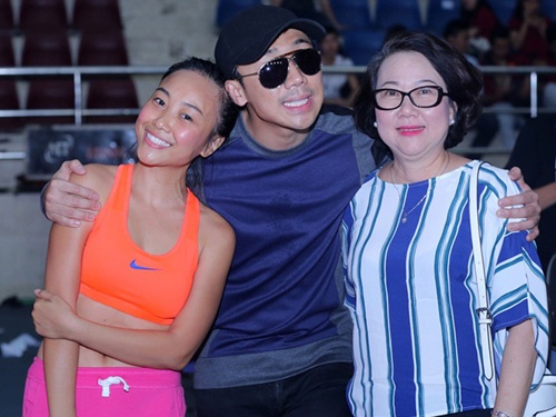 Me Tran Thanh thap tung con trai chay show hinh anh