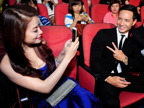 Truong Ngoc Anh - Kim Ly tinh tu chup hinh cho nhau hinh anh