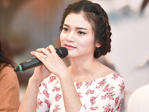 Pham Phuong Thao nghen ngao nuoc mat trong hop bao album hinh anh