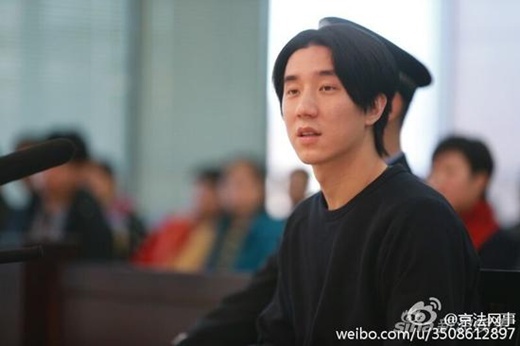 Con trai Thanh Long tinh bo xuat hien tai toa hinh anh