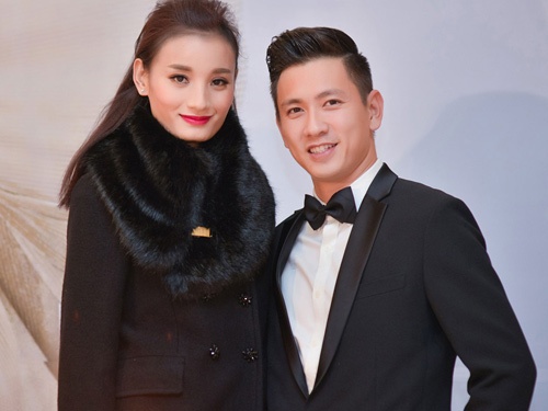 Le Thuy va chong dien trai xuat hien tai Ha Noi sau dam cuoi hinh anh