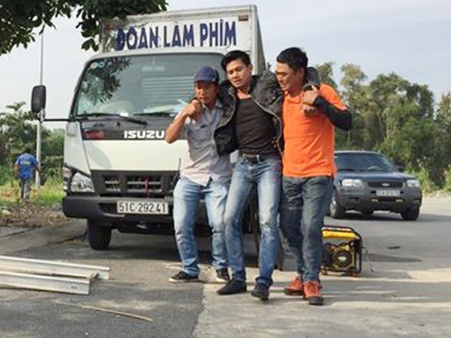 Vo Thanh Tam bi chan thuong tren phim truong cua Ly Hai hinh anh