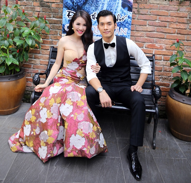 Que Van - Nhan Phuc Vinh tinh cam trong MV moi hinh anh