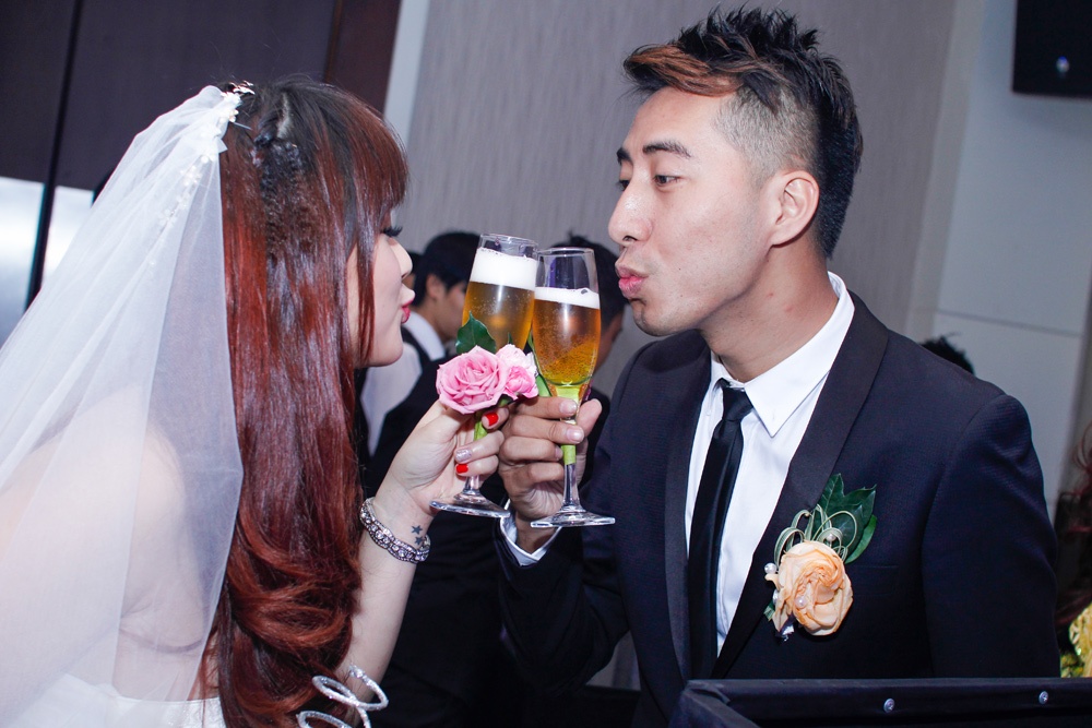 Only C cuoi vo xinh truoc gio bieu dien tai The Remix hinh anh