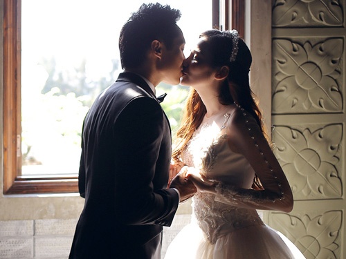 Truc Diem va ong xa khoa moi nong nan trong anh cuoi hinh anh