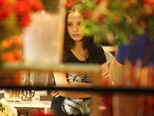 Diem Huong de mat moc di xe may mua hoa chung Tet sau sinh hinh anh