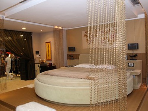 Can canh phong ngu xa hoa cua Mr. Dam hinh anh