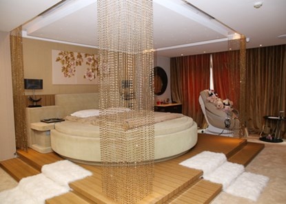 Mr. Đàm cho biết, phòng ngủ là nơi anh cảm thấy thoải mái nhất, giúp anh tái tạo nguồn năng lượng để trút bỏ mọi muộn phiền trong công việc và những chuyến lưu diễn.