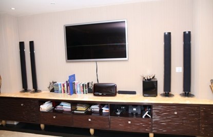 Sau một ngày làm việc mệt nhọc chính không gian phòng ngủ này mang đến cho anh cảm giác yên bình và nghỉ ngơi để tiếp tục tái tạo nguồn năng lượng sáng tạo trong các dự án âm nhạc.