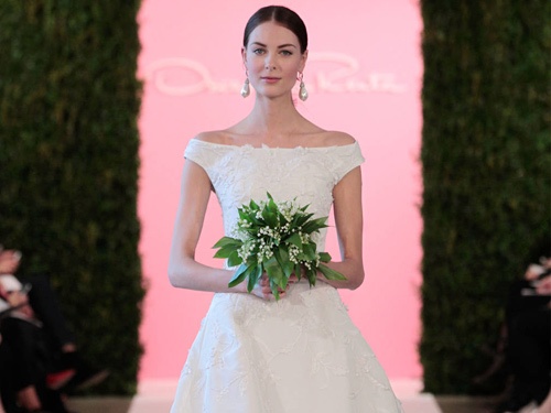 Ngan Khanh mac vay cuoi Oscar de la Renta gan 200 trieu dong hinh anh