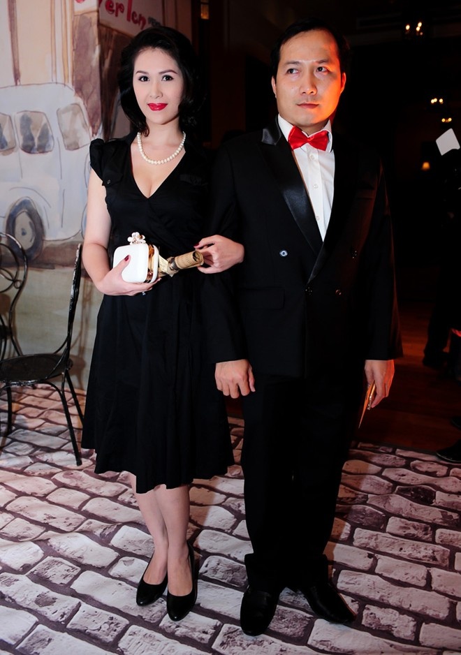 Dàn khách mời đều tôn trọng ý muốn của cô dâu về trang phục tạo nên một không gian đậm chất Sài Gòn của nửa thế kỷ trước.