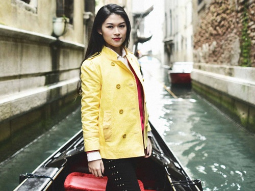 Con nuoi Mr. Dam dien hang hieu khi du lich troi Tay hinh anh