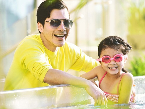 Tran Bao Son dua con gai Bao Tien di boi ngay can Tet hinh anh