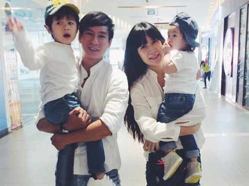 Gia dinh Ly Hai - Minh Ha mac ton sur ton di mua sam hinh anh