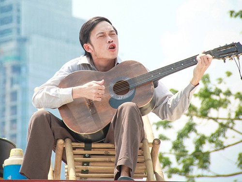 Hoai Linh lao trung nguoi Ngan Khanh trong phim hinh anh