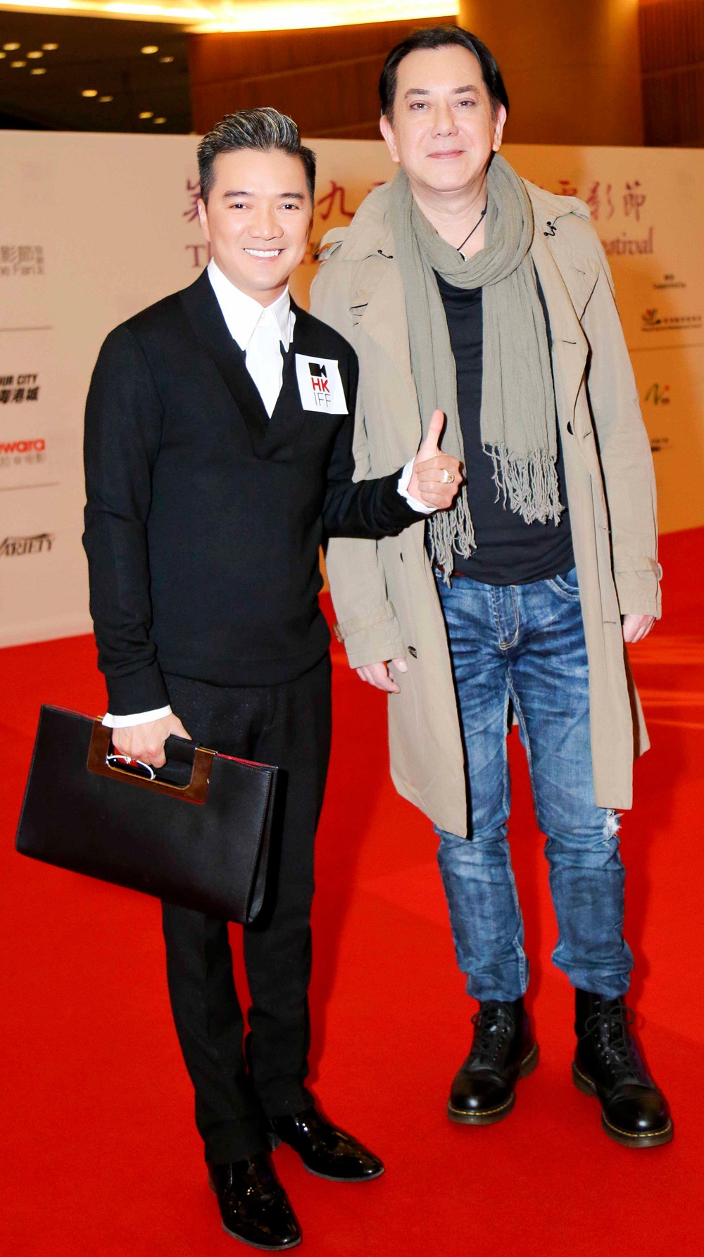 Đàm Vĩnh Hưng chia sẻ: “Tham gia Hội chợ phim quốc tế Hong Kong, tôi kỳ vọng có thể trao đổi mua bán bản quyền phim và các chương trình truyền hình. Đây là lĩnh vực công ty tôi muốn đẩy mạnh và đề cao. Việc Hiệp sĩ mù được các nhà sản xuất và đơn vị phát hành nước ngoài chú ý khiến tôi bất ngờ, hãnh diện”. 