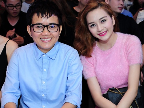 Hai em gai trong 3 Con Meo ve nuoc xem live show Phuong Uyen hinh anh