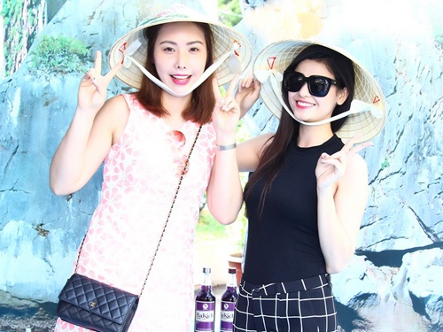 Truong Quynh Anh do dang voi nguoi dep xu Han trong su kien hinh anh