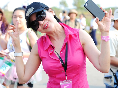 Me chong Ha Tang mac noi bat o duong chay sac mau hinh anh