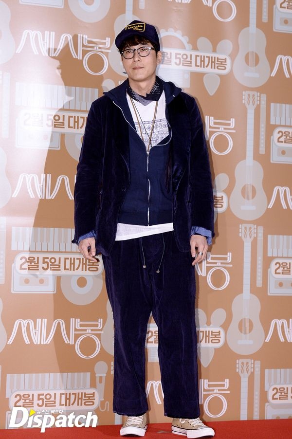 Trong một sự kiện gần đây, nam diễn viên Kim Joo Hyuk khoác lên mình bộ trang phục luộm thuộm không phù hợp trong sự kiện.