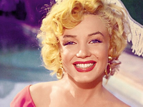 Ca khuc dich nhieu thu tieng va duoc hat nhieu nhat the gioi hinh anh