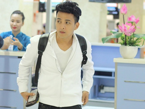 Ho Quang Hieu an mac nhu nam sinh ra san bay Tan Son Nhat hinh anh