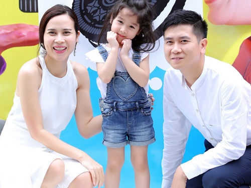 Luu Huong Giang - Ho Hoai Anh dua con gai di du kien hinh anh