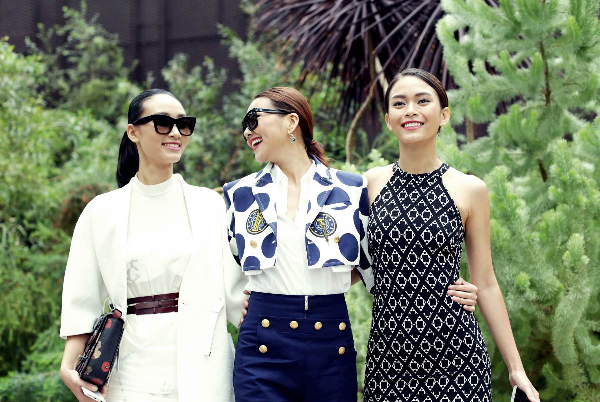 Thanh Hằng cùng Vietnam’s Next Top Mode Trang Khiếu và Mâu Thủy có những giờ phút thư giãn thoải mái khi sang Singapore.