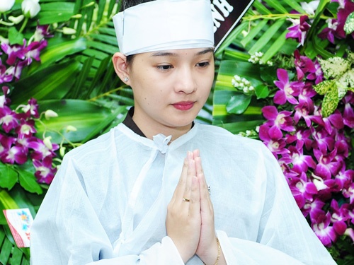 Me Duy Nhan khong muon Kieu Oanh sinh con mot minh hinh anh