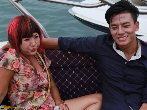 Thuy Nga gay cuoi voi tao hinh xau xi trong phim moi hinh anh