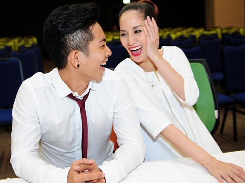 Khanh Thi - Phan Hien tinh tu tren ghe nong hinh anh