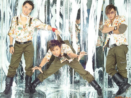 Nhom MTV khoe anh thoi mac ao hoa, toc lom chom hinh anh