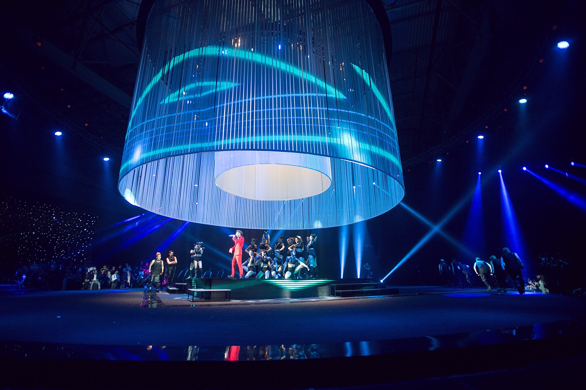 Phan trinh dien cua Son Tung o Dem hoi chan dai hinh anh