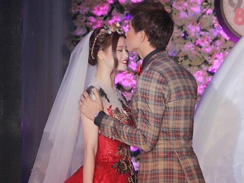 Tim cuoi Truong Quynh Anh tren san khau hinh anh