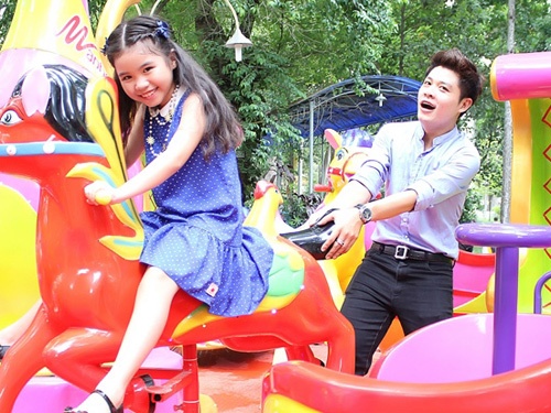 Nguyen Van Chung ra mat ca khuc danh cho tre em bat hanh hinh anh