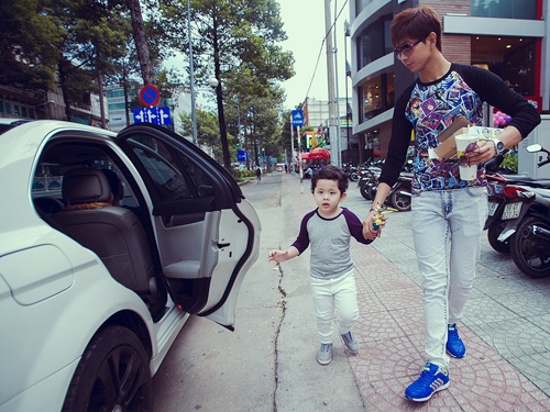 Tim cham soc con trai khi Truong Quynh Anh ban luu dien hinh anh