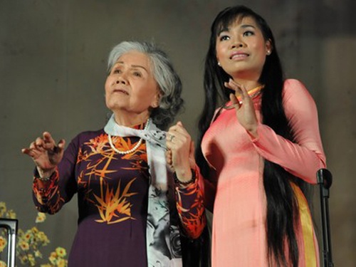 NSUT Ut Bach Lan an nhan tuoi xe chieu hinh anh