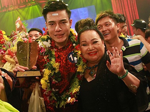 Quan quan Cuoi xuyen Viet suy nhuoc co the sau dang quang hinh anh