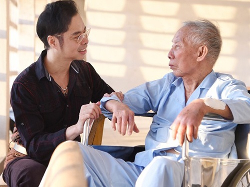 Ngoc Son tam ngung ca hat vi cha qua doi hinh anh