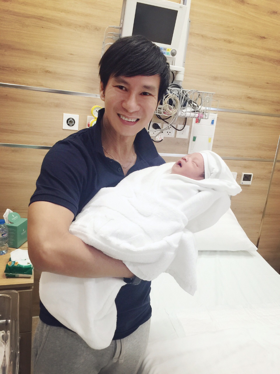 Ba xa Ly Hai sinh con trai thu 4 anh 7